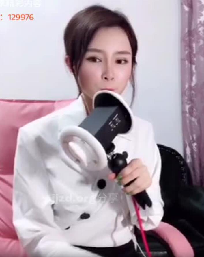 21103140.jpg 《老师制服诱惑》NJ:筱楠
